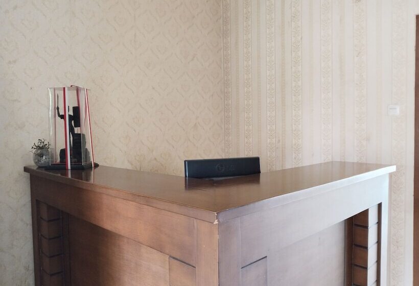 Пансион Twin Guest House Grand Wisata