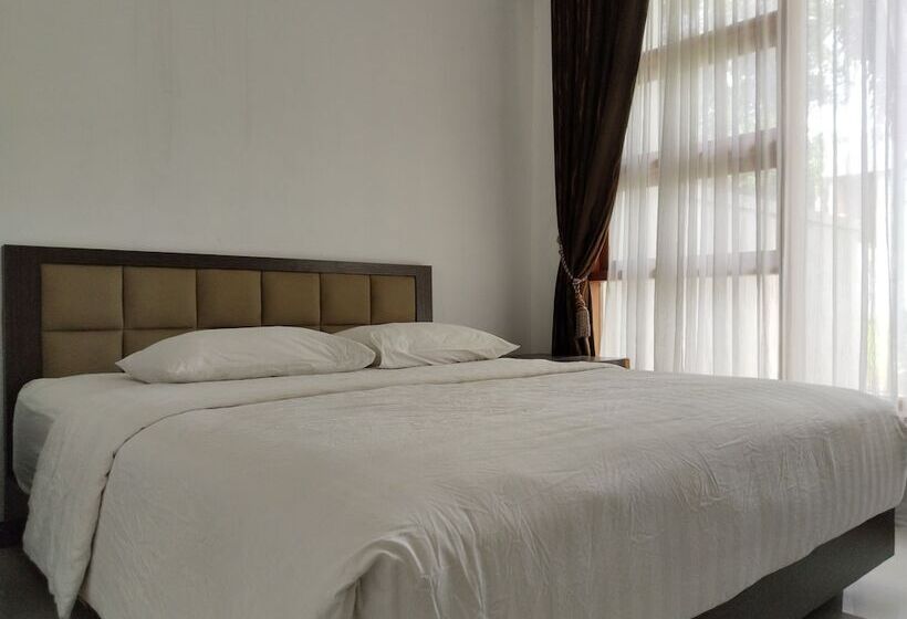 Пансион Twin Guest House Grand Wisata