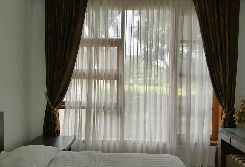 Пансион Twin Guest House Grand Wisata