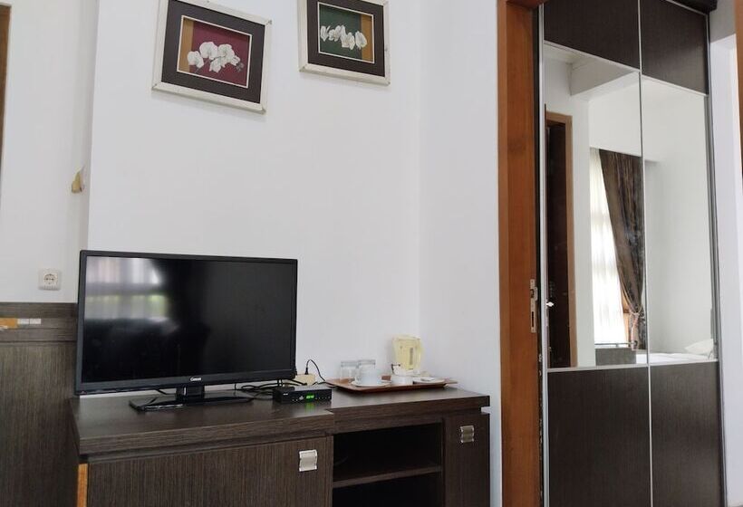 Пансион Twin Guest House Grand Wisata