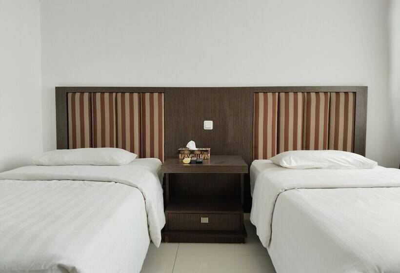 Пансион Twin Guest House Grand Wisata