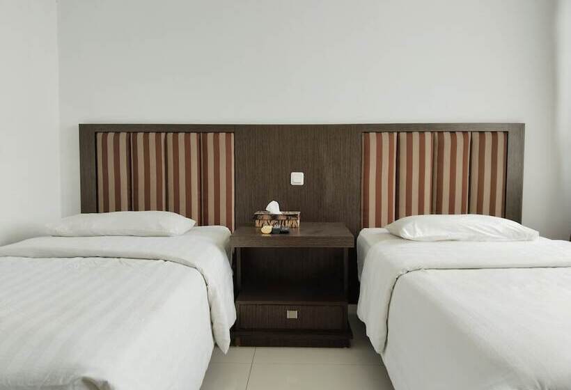 Пансион Twin Guest House Grand Wisata