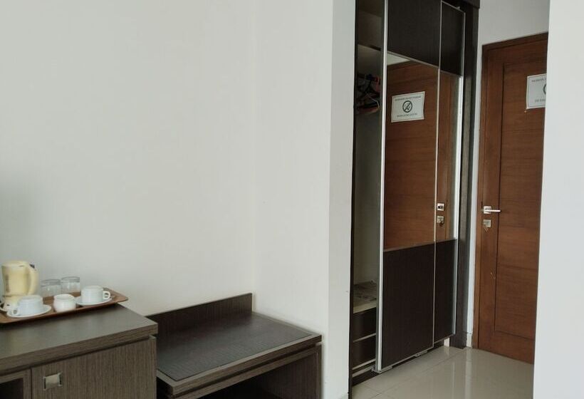Пансион Twin Guest House Grand Wisata