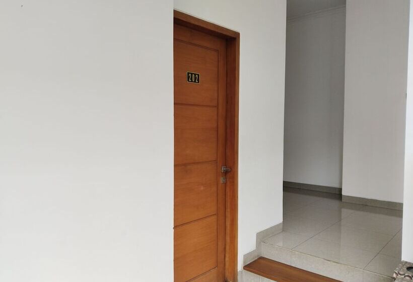 Пансион Twin Guest House Grand Wisata