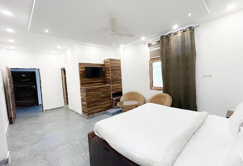 Roomshala 154 Hotel Atharv