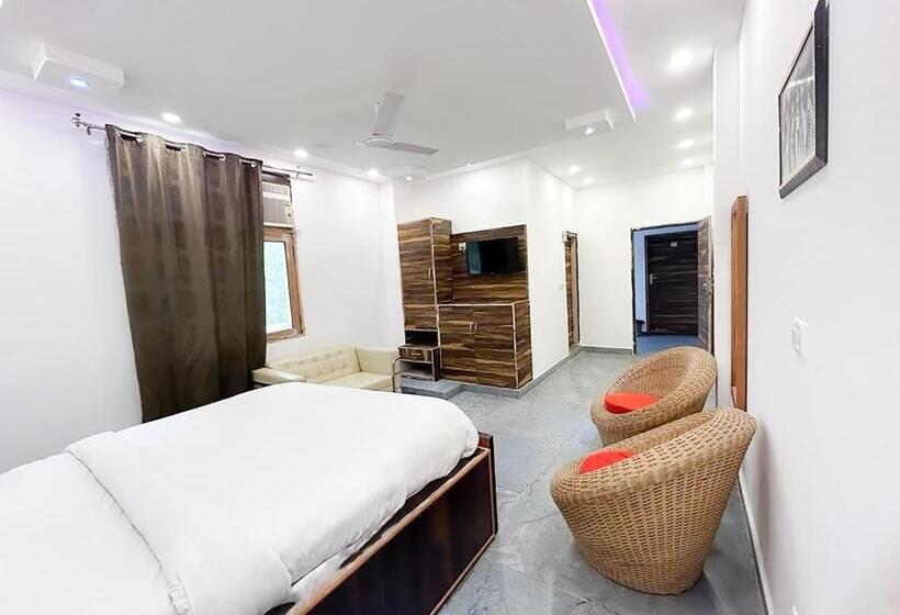 Roomshala 154 Hotel Atharv