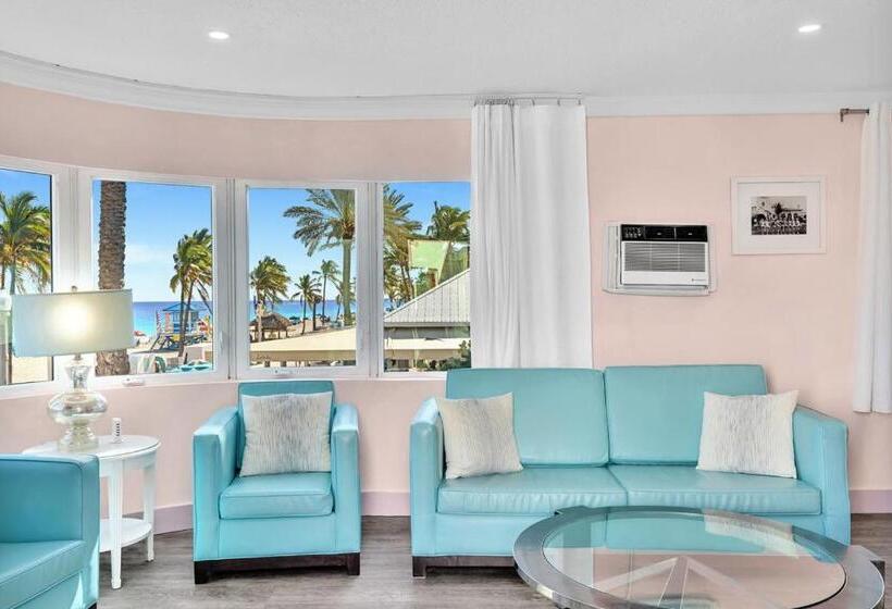 Walkabout 5 Retro Hotel On The Beach With Live Music And A Bar