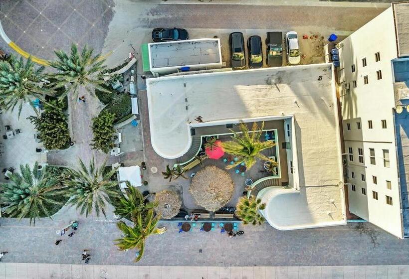 Walkabout 5 Retro Hotel On The Beach With Live Music And A Bar