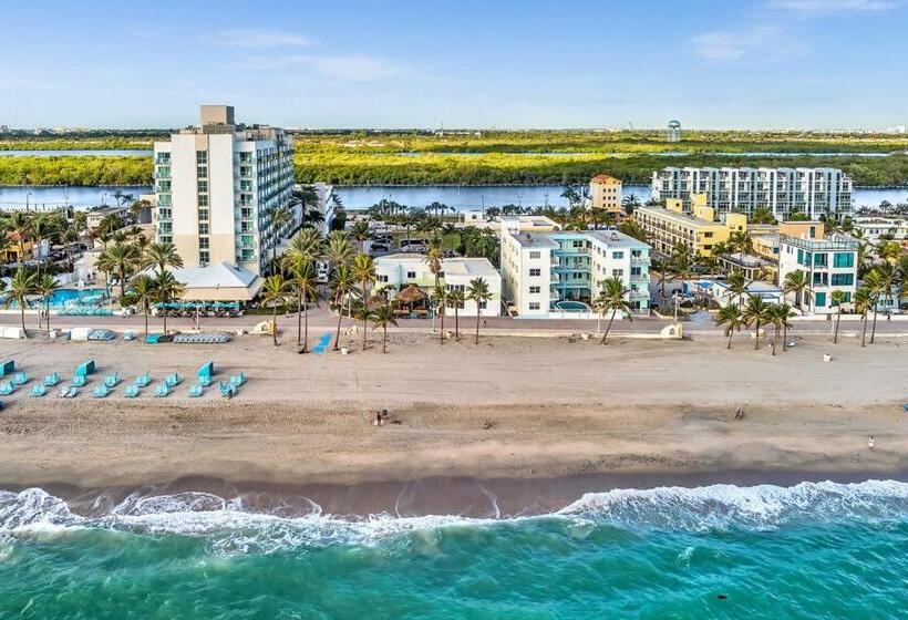 Walkabout 5 Retro Hotel On The Beach With Live Music And A Bar