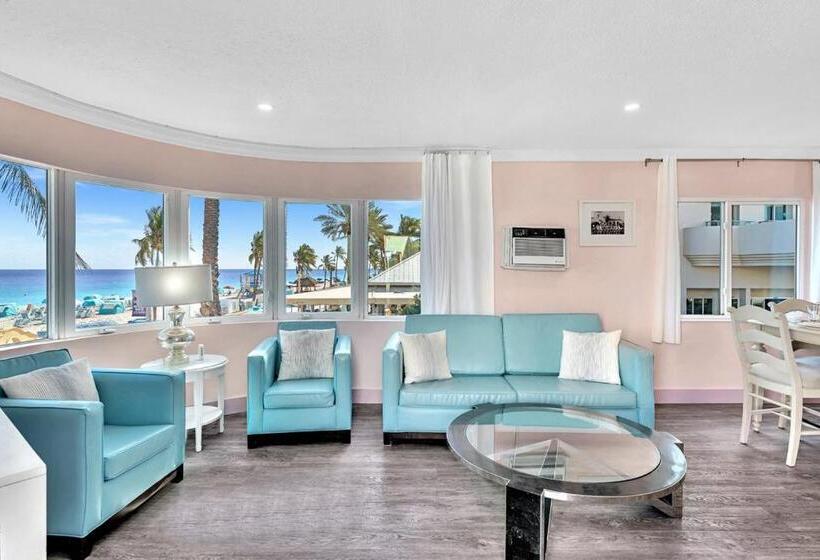 Walkabout 5 Retro Hotel On The Beach With Live Music And A Bar