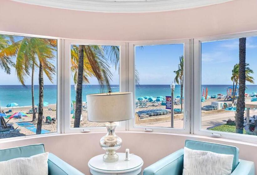 Walkabout 5 Retro Hotel On The Beach With Live Music And A Bar