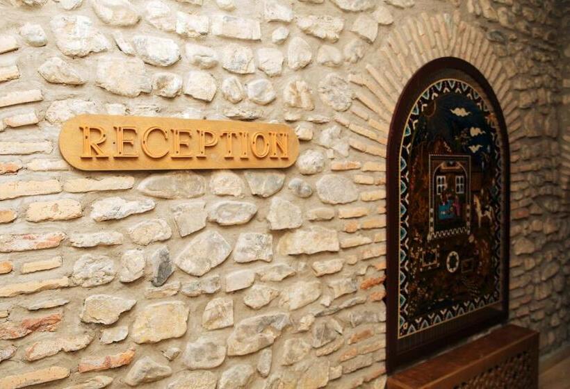 هاستل Art Hotel By Abad Guest