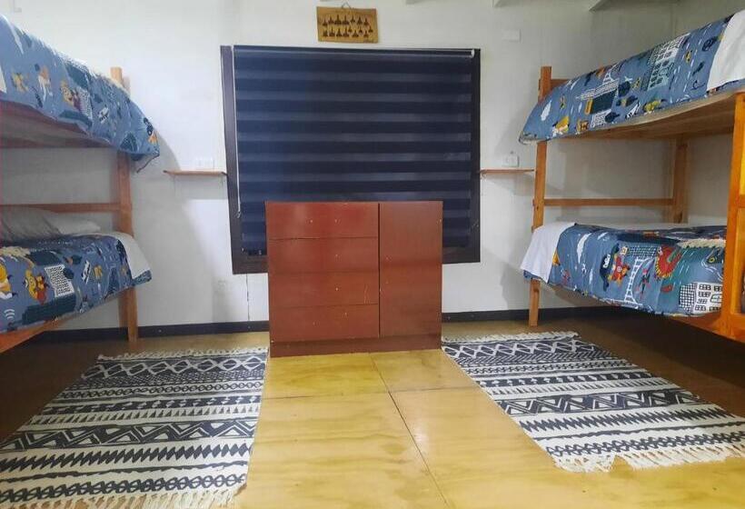 הוסטל Hostal Nuria