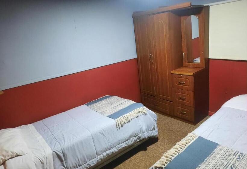 הוסטל Hostal Nuria