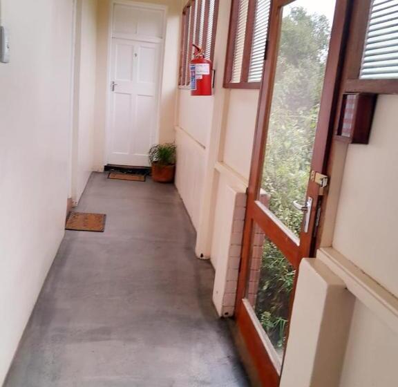 הוסטל Underberg Inn