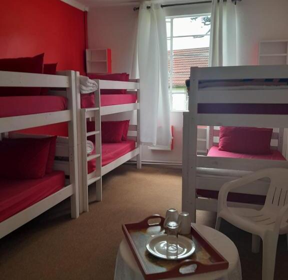 הוסטל Underberg Inn