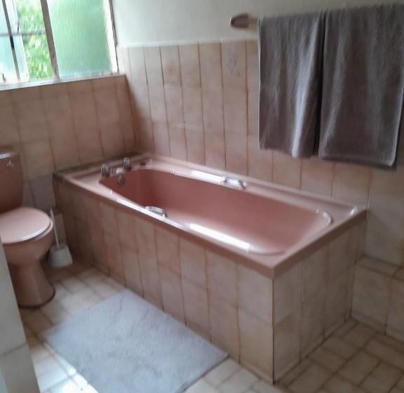 הוסטל Underberg Inn