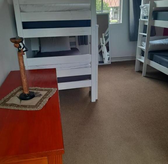 הוסטל Underberg Inn