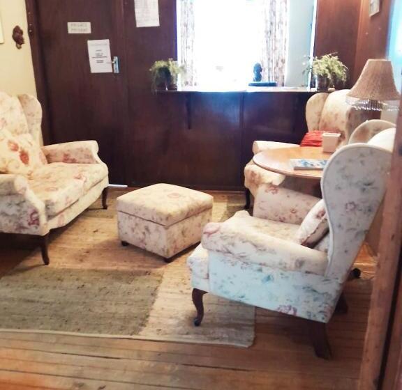 הוסטל Underberg Inn