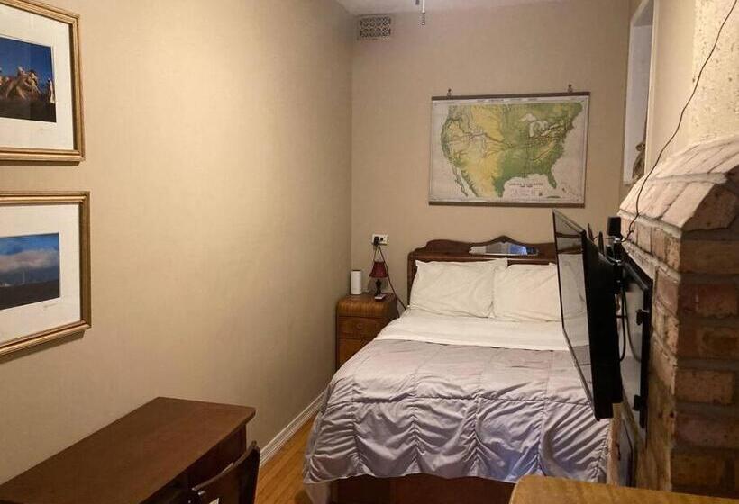 تختخواب و صبحانه Queen Bed With Private Bathroom In Lakeview   2e