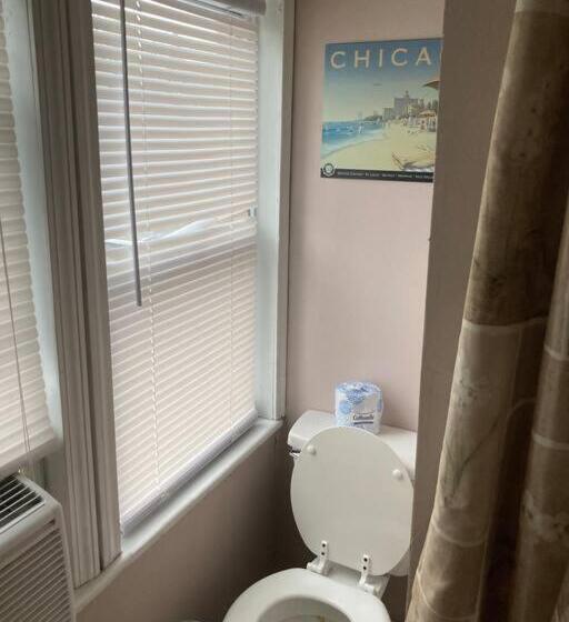 تختخواب و صبحانه Queen Bed With Private Bathroom In Lakeview   2e