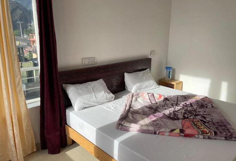 צימר Village Inn By Stayapart