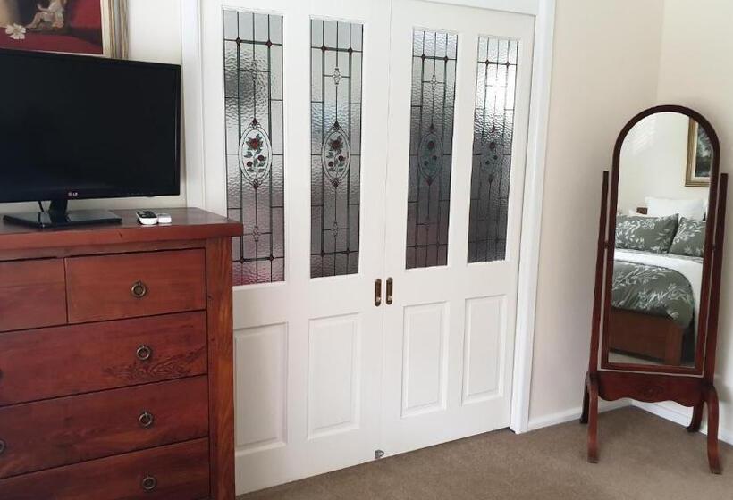 Blackburn Lake Bed And Breakfast