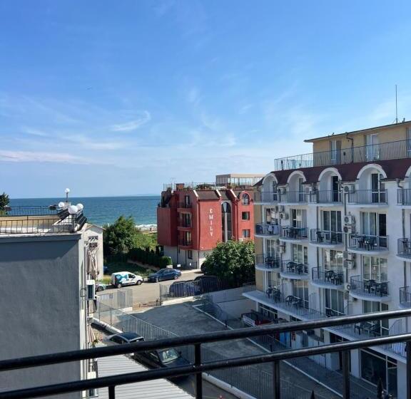 هتل Adeti Residence