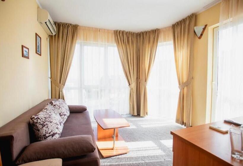 هتل Adeti Residence