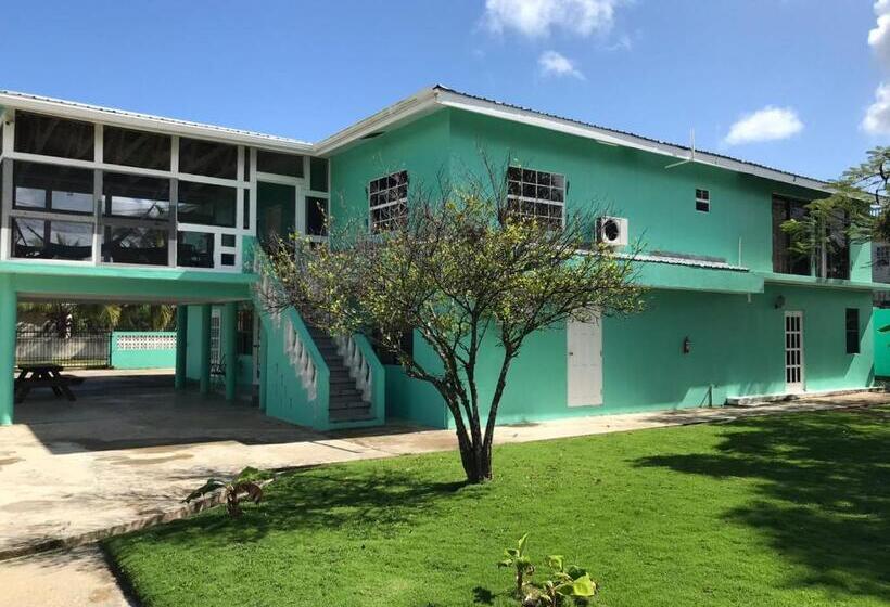 فندق Bamboleo Inn