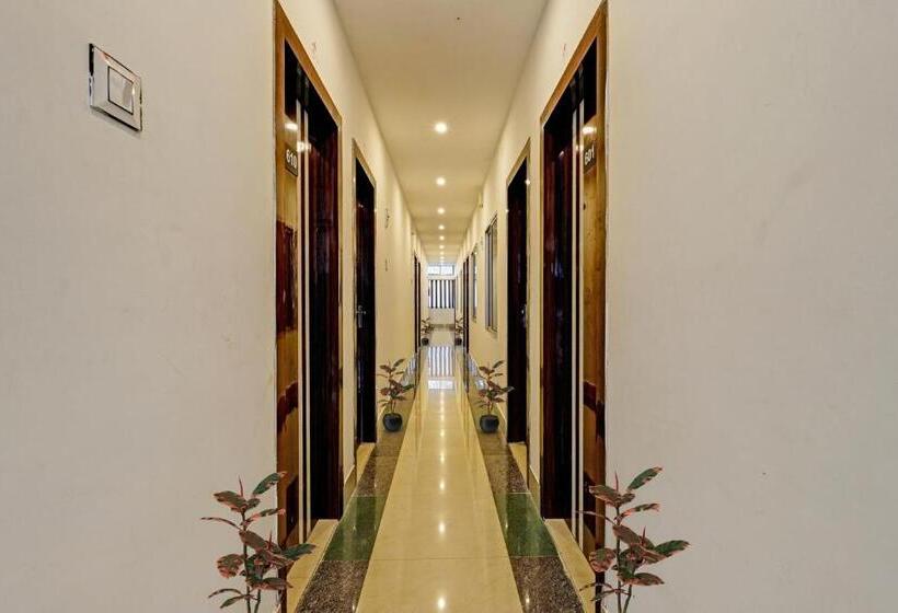 ホテル O Lakhi Guest House