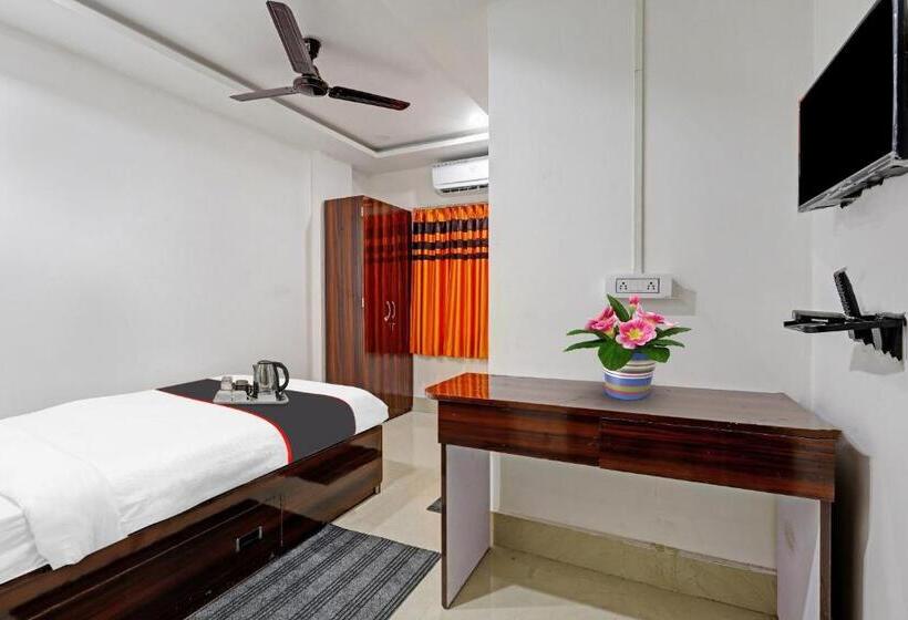 ホテル O Lakhi Guest House