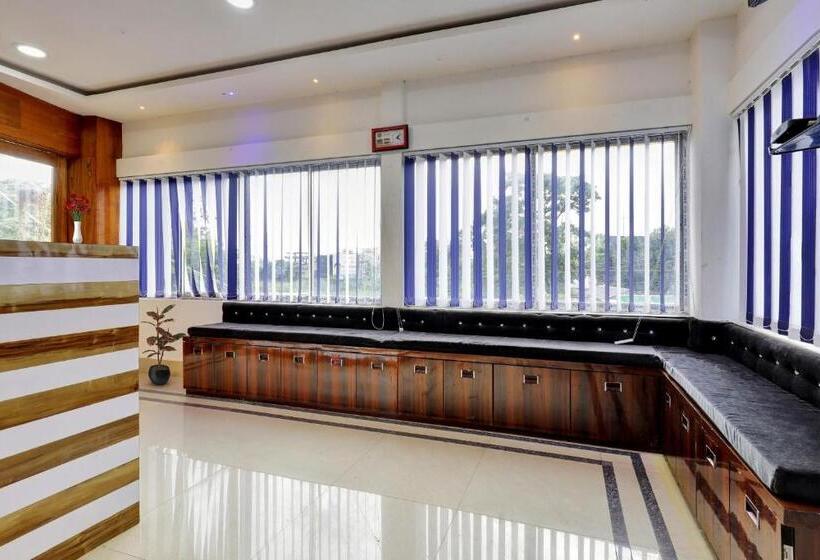 ホテル O Lakhi Guest House