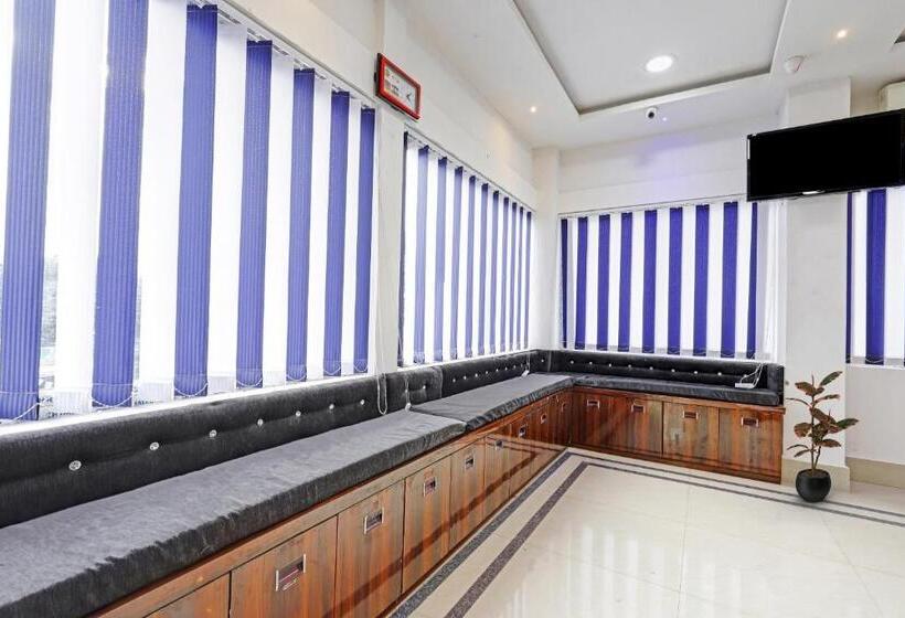 ホテル O Lakhi Guest House