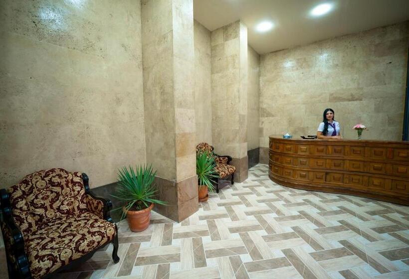 Отель Continental New