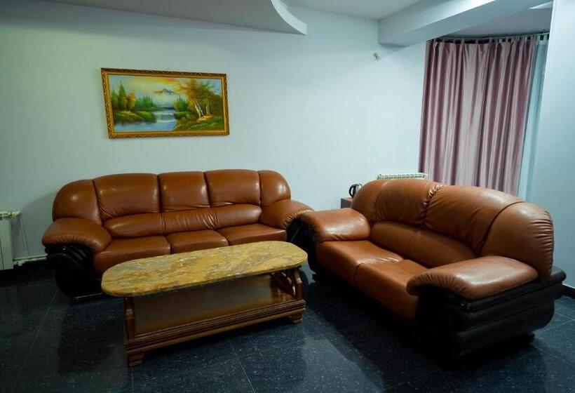 Отель Continental New