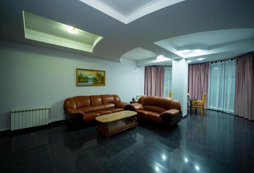 Отель Continental New