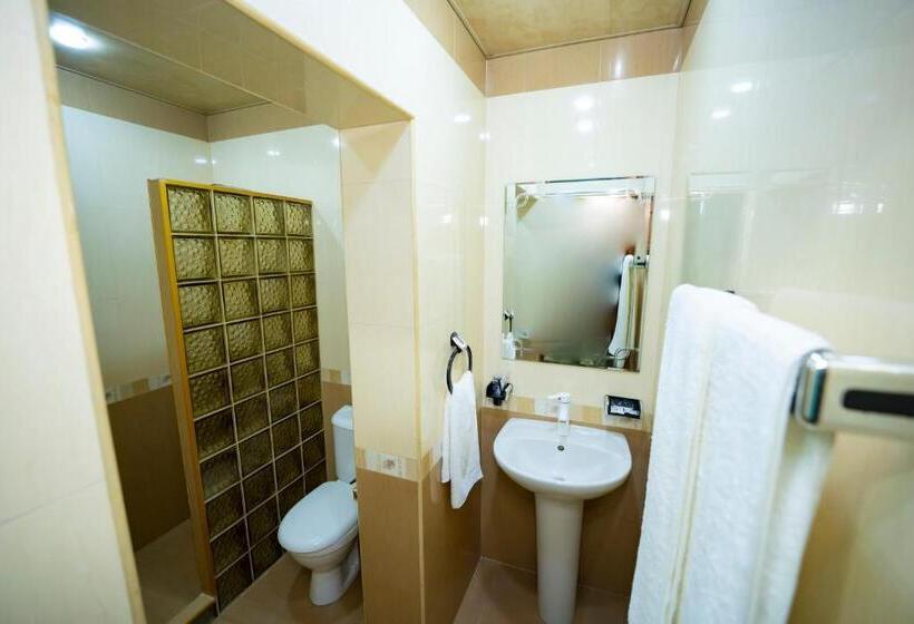 Отель Continental New