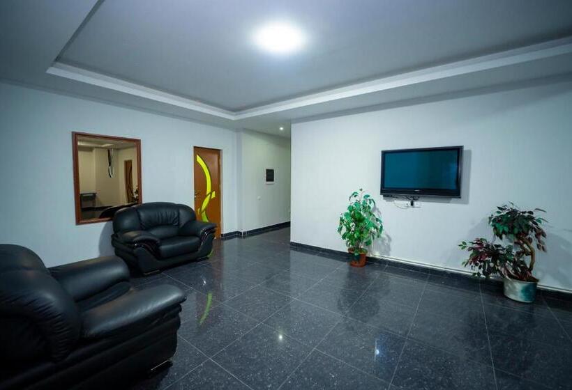 Отель Continental New