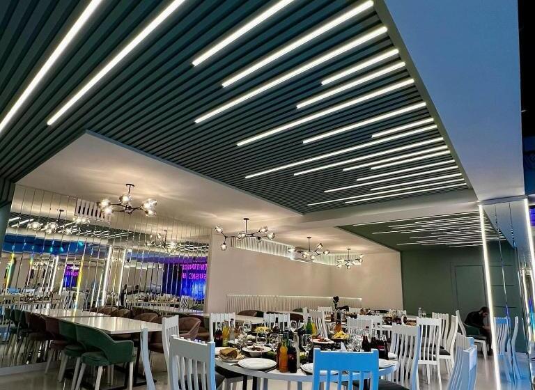 Отель Continental New