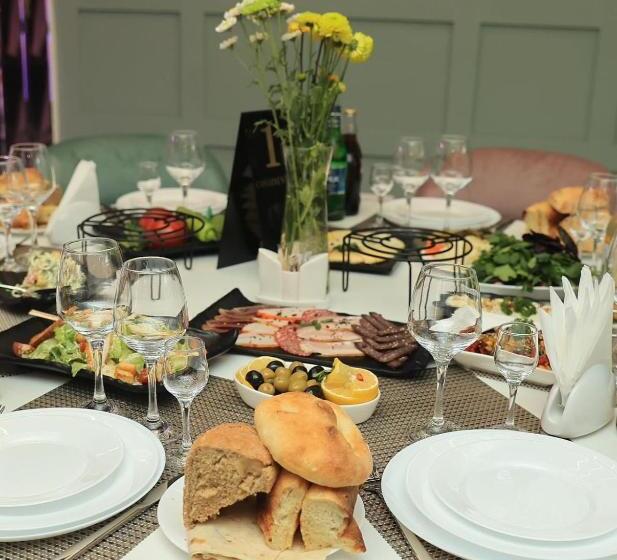 Отель Continental New