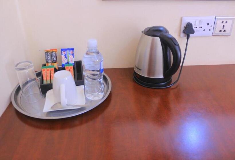 Отель Okavango Roadside Guesthouse