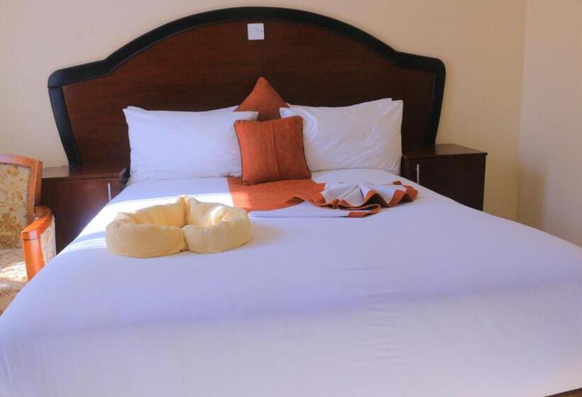 Отель Okavango Roadside Guesthouse