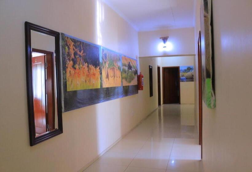 Отель Okavango Roadside Guesthouse