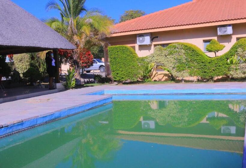 Отель Okavango Roadside Guesthouse