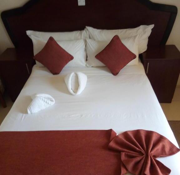 Отель Okavango Roadside Guesthouse