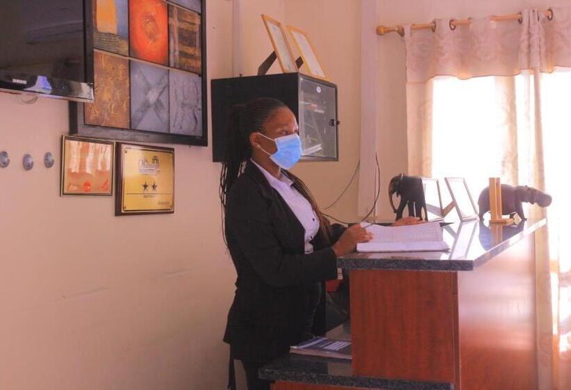 Отель Okavango Roadside Guesthouse