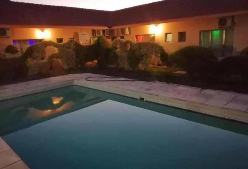 Отель Okavango Roadside Guesthouse