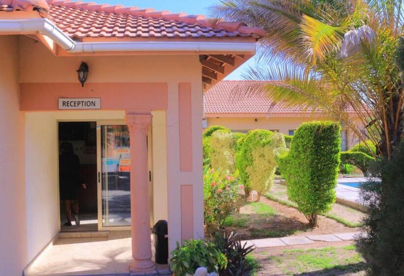 Отель Okavango Roadside Guesthouse