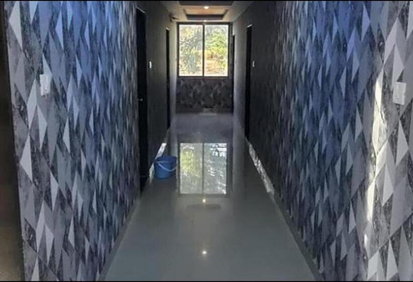 فندق Prajakta Holiday Inn